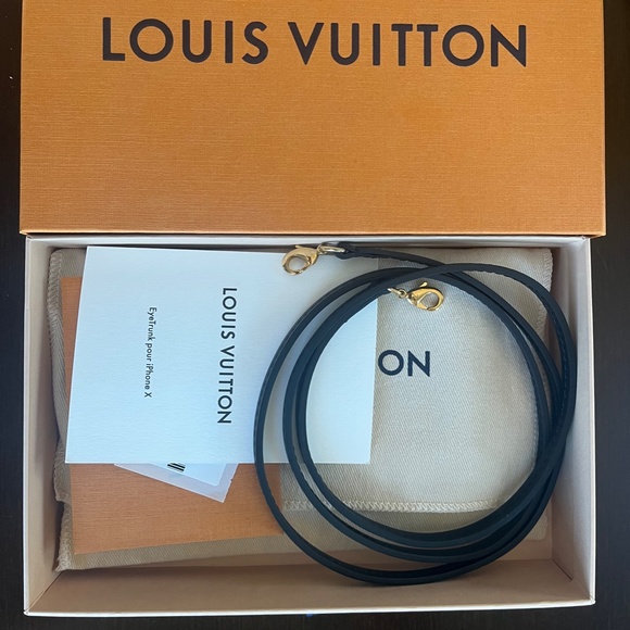 LOUIS VUITTON - EYE TRUNK WITH STRAP IPHONE X/XS - Picture 8 of 9